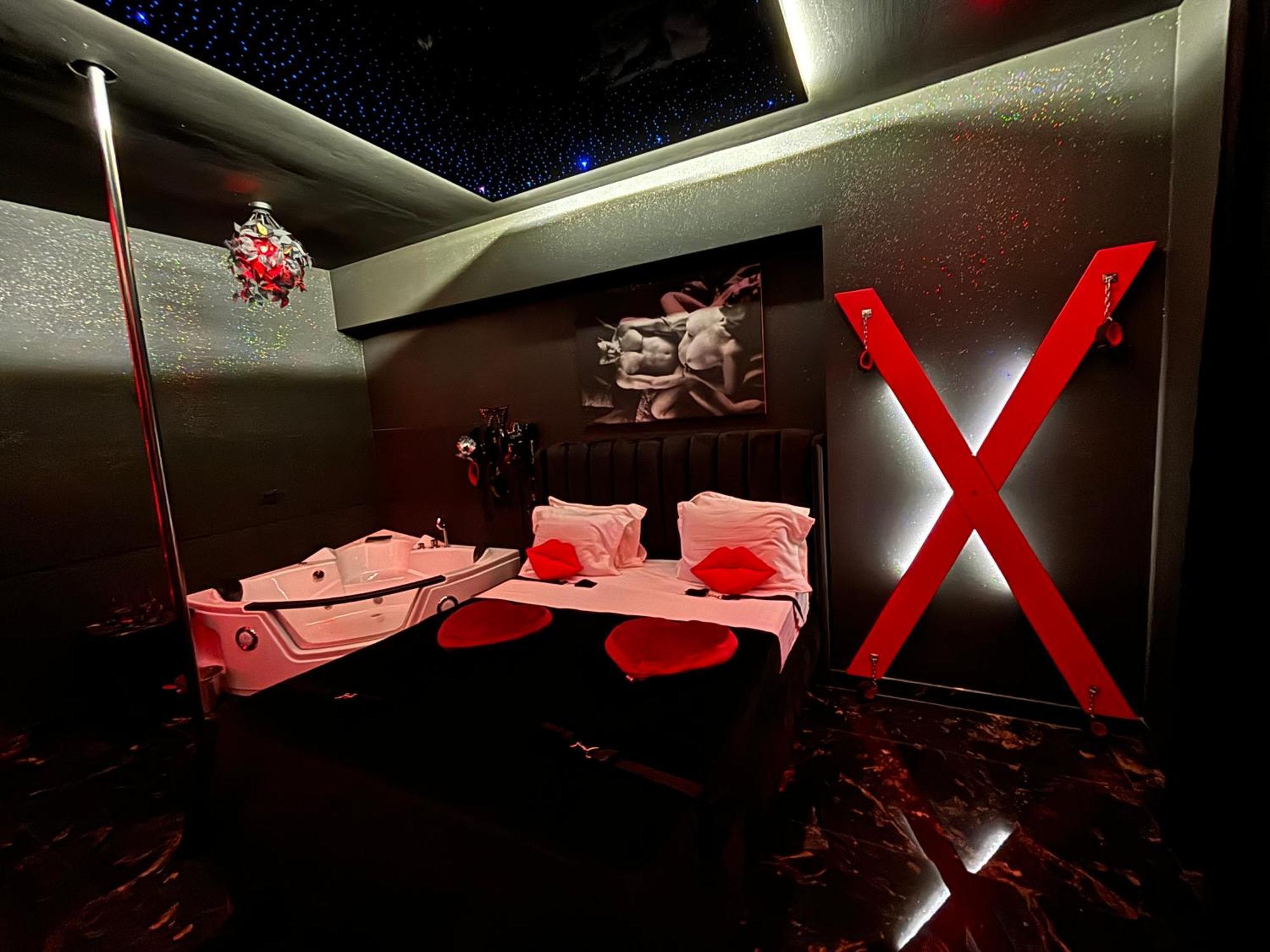 Romeo Nights - Love Rooms - Adults Only Bucureşti Ngoại thất bức ảnh