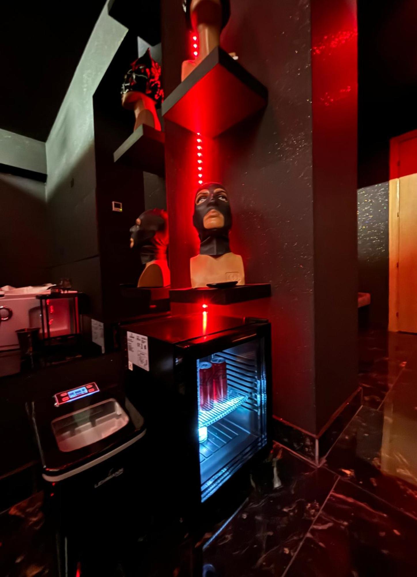 Romeo Nights - Love Rooms - Adults Only Bucureşti Ngoại thất bức ảnh