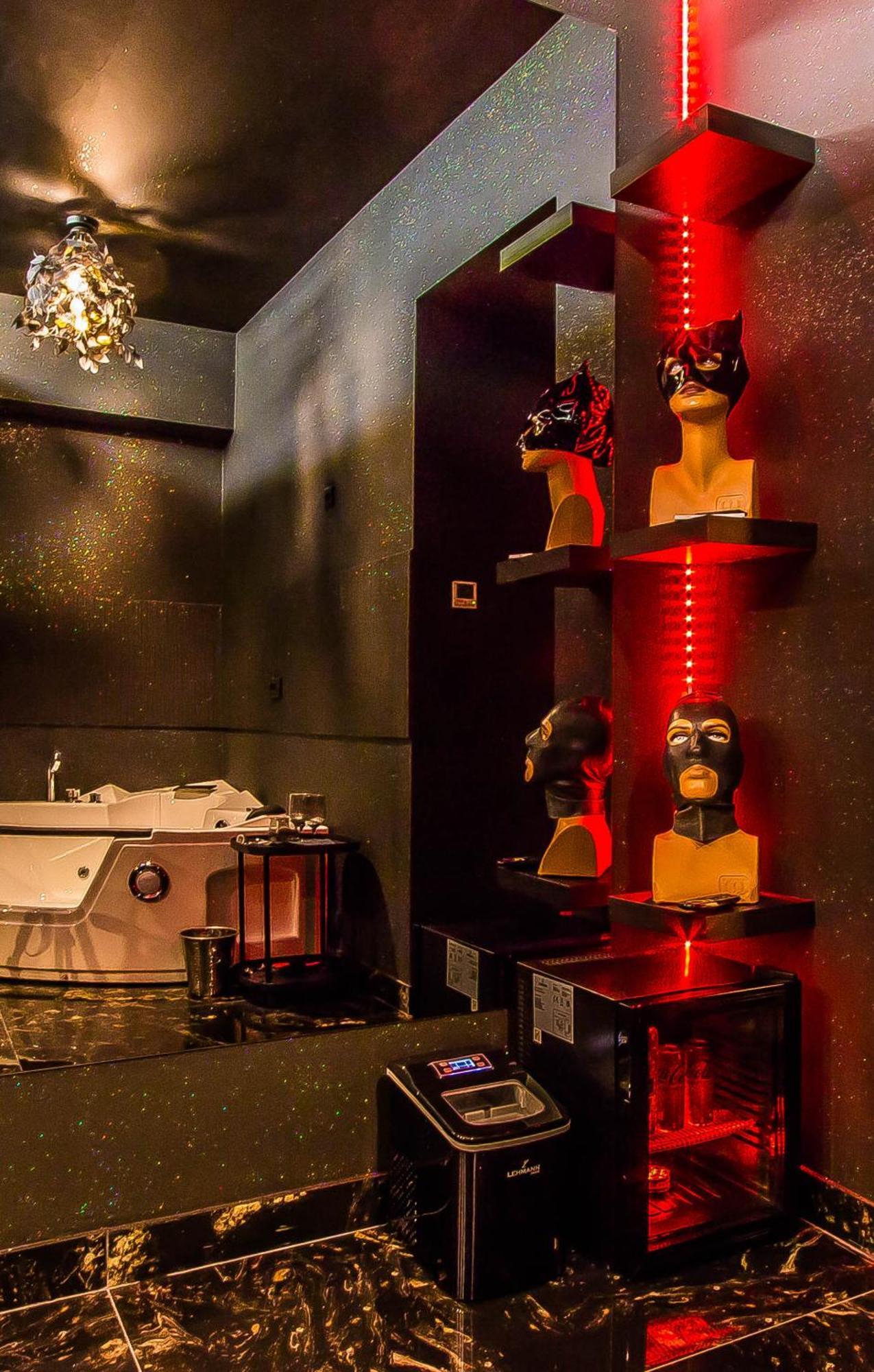 Romeo Nights - Love Rooms - Adults Only Bucureşti Ngoại thất bức ảnh